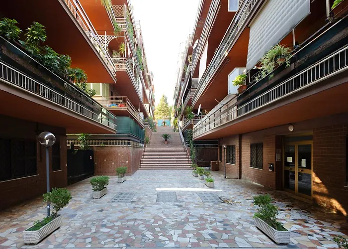 Danila Close To Metro Battistini Apartamento *